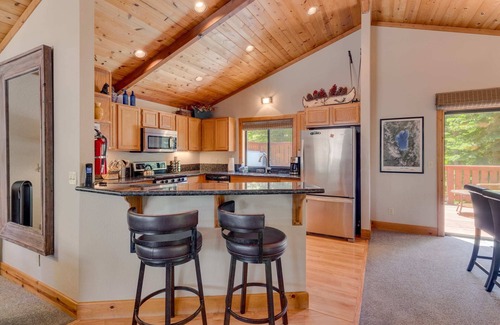 Talmont Cabin | Modern 3BR Tahoe Cabin w/Hot Tub