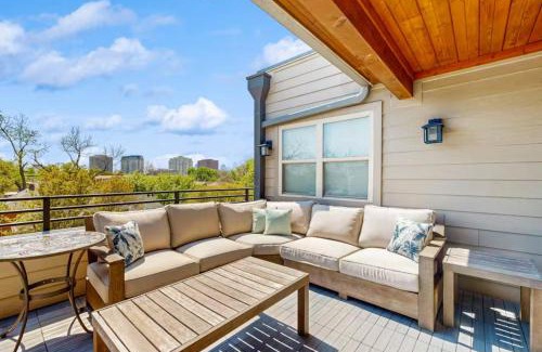 Oak Lawn Villa | Modern 3BR Townhome in Uptown Dallas with Rooftop & Skyline Views
