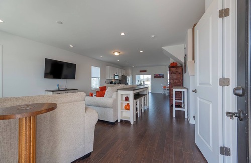 Blacksburg House | Modern 3BR townhome w/stylish decor, balcony, laundry, & workspace near VT & downtown.