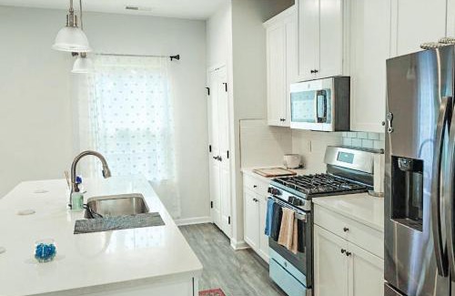 Cary House | Modern 3BR Townhouse Near RDU & Hospitals