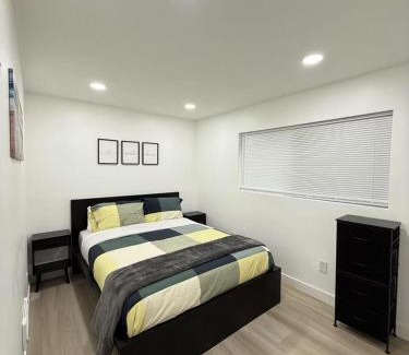 University District House | Modern 3BR Townhouse near UW
