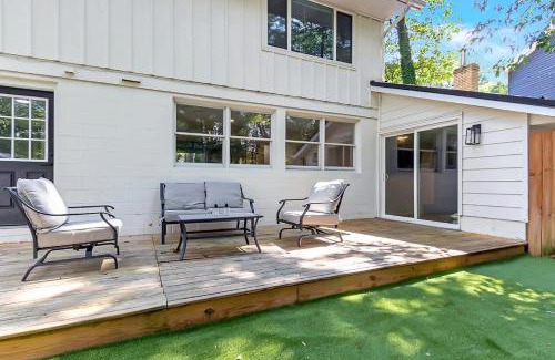 Park Forest Village House | Modern 3BR With Big Kitchen & TV Rm