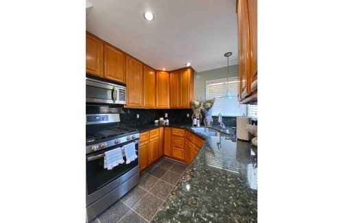 Oakland House | Modern 4 Bd Bungalow S Leandro-Oakland Wash Dryer