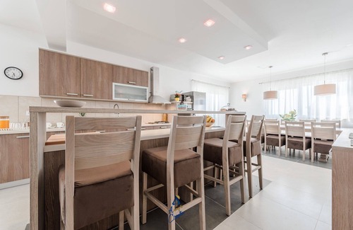 Debeljak Villa | Modern 4 BD villa with heated pool for up to 8 guests