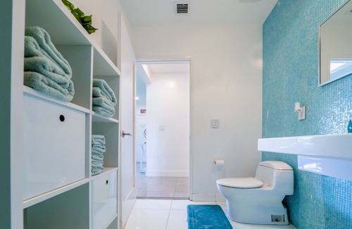 Highland Garden House | Modern 4 BDRM Hollywood Home 7 mins from the beach