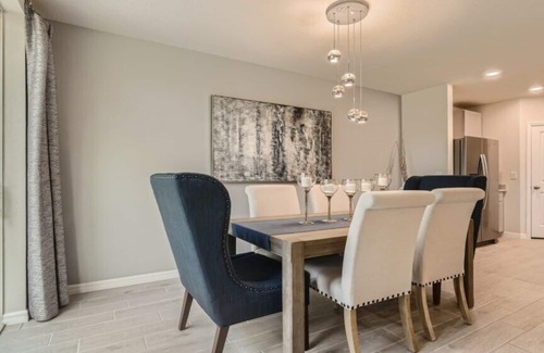 Spring Hill House | Modern 4 Bed/2 Bath Residence| Nicely Furnished| 20 Minutes to Beaches