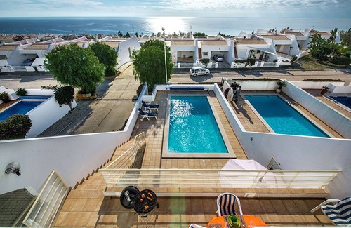 Luz Villa | Modern 4 bed/3 bath villa with private pool & ocean views