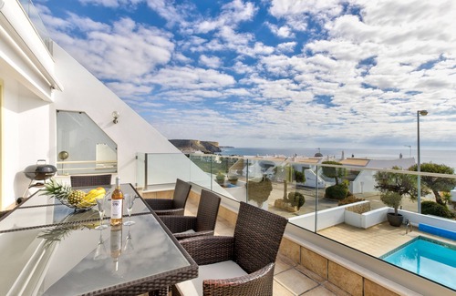 Luz Villa | Modern 4 bed/3 bath villa with private pool & ocean views