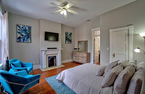 Dixon Park Bed & Breakfast | Modern 4 Bed Brownstone in Historic Downtown