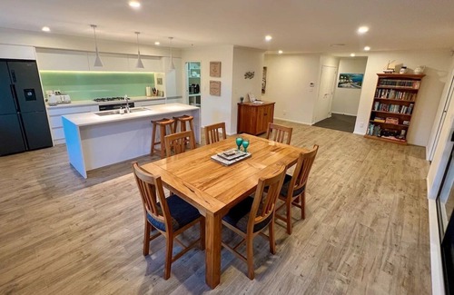 Omaha House | Modern 4 Bed Home - 5 minute stroll to Omaha Beach