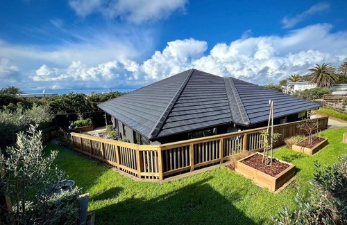 Omaha House | Modern 4 Bed Home - 5 minute stroll to Omaha Beach