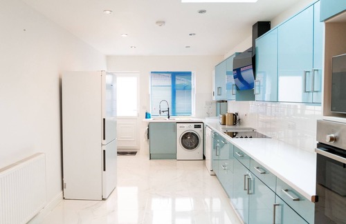 Filton House | Modern 4 Bed House in Filton Bristol City