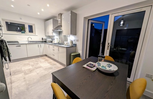 Llanwern House | Modern 4 bed House in Newport, Home Away From Home