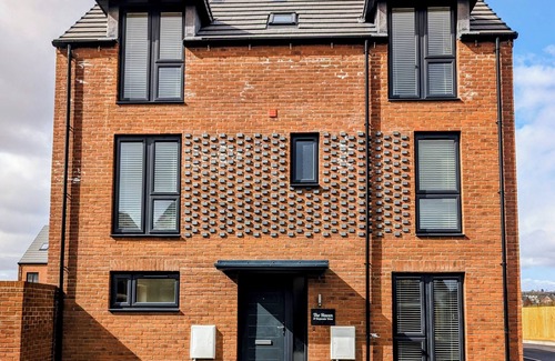 Llanwern House | Modern 4 bed House in Newport, Home Away From Home