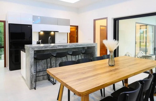 Maret Villa | Modern 4-bedroom villa in Lamai with private pool and jungle views