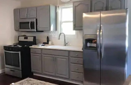 Grafton House | Modern 4 Bedroom 2 Bath Sleeps 10 Newly Renovated Whole House Rental