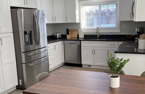 Murray House | Modern 4 Bedroom Close to Canyons w/Pool Table