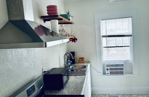Leadsville Apartment | Modern 4-bedroom Duplex Apartment in Downtown Elkins beside Big Timber Brewing