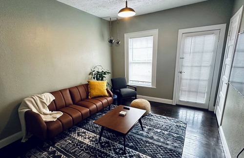 Leadsville Apartment | Modern 4-bedroom Duplex Apartment in Downtown Elkins beside Big Timber Brewing