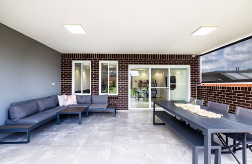Yennora House | Modern 4 bedroom home, in quiet suburban street