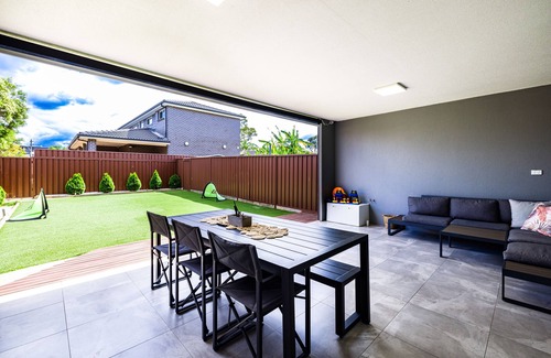 Yennora House | Modern 4 bedroom home, in quiet suburban street