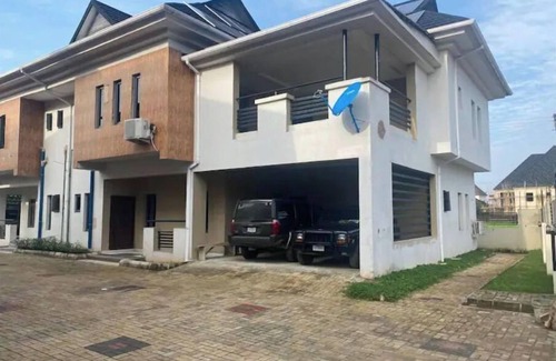 Owerri House | Modern 4-Bedroom Home in Private New Owerri Estate