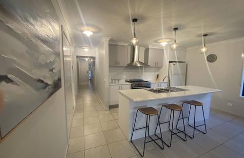 Epsom House | Modern 4-Bedroom Home, Near Playground, Lake & Nature Trails, Minutes to Bendigo