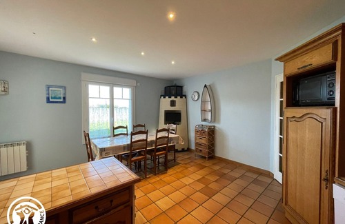Bouin Cottage | Modern 4-Bedroom Home with Garden, Terrace & WiFi in Bouin