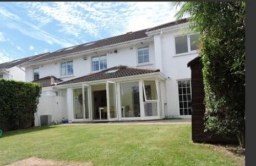 Clonskeagh House | Modern 4-bedroom house 3.5km from Dublin City Centre Sleeps 9