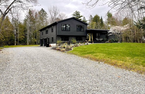 Bangor House | Modern 4 Bedroom House in Quiet Bangor Neighborhood