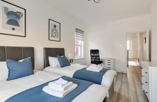 Haringey Apartment | Modern 4 Bedroom House In Woodgreen