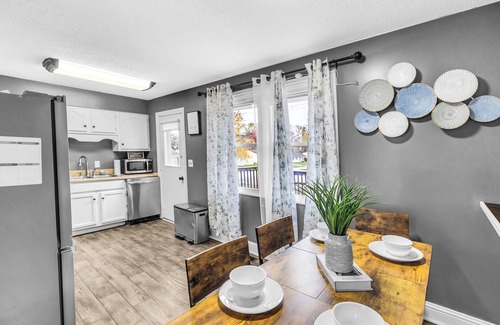 Decatur House | Modern 4-bedroom house near Lake Decatur