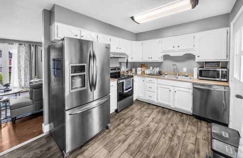 Decatur House | Modern 4-bedroom house near Lake Decatur