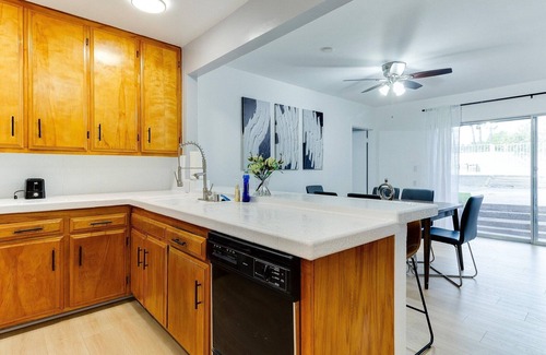 Sylmar House | Modern 4 bedroom in San Fernando