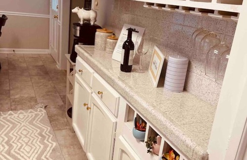 Greensboro House | Modern 4 Bedroom pets welcome