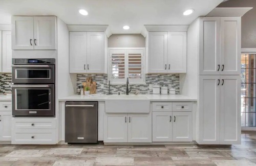 Reedley House | Modern 4-bedroom Villa w/Pool/Spa & Private Park