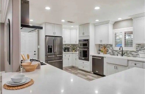 Reedley House | Modern 4-bedroom Villa w/Pool/Spa & Private Park