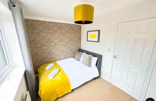 Newcastle-upon-Tyne Villa | Modern 4 Beds House With FREE Parking