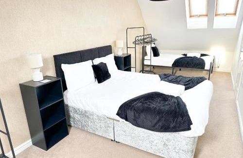 Newcastle-upon-Tyne Villa | Modern 4 Beds House With FREE Parking