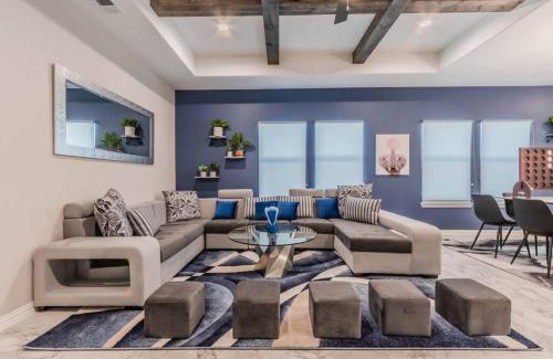 Cedar Crest House | Modern 4 BR Near Downtown, Zoo