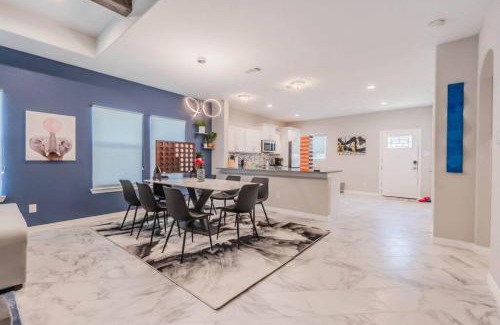Cedar Crest House | Modern 4 BR Near Downtown, Zoo