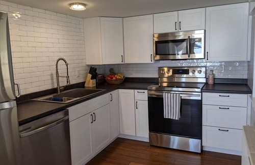 Dedham Cottage | Modern 4 season lakefront 4BR, 2BA near Acadia
