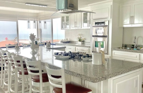 Playas De Tijuana House | Modern 4 story Beach House
