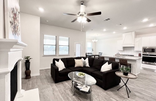 Forney House | Modern 4B Home | Fiber Optic Wifi | Built in 2021!