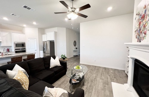 Forney House | Modern 4B Home | Fiber Optic Wifi | Built in 2021!