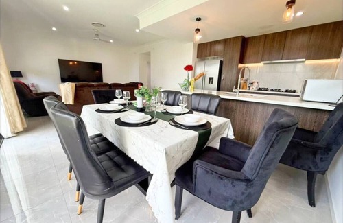 Rochedale House | Modern 4B Townhouse Spacious & Serene in Rochedal