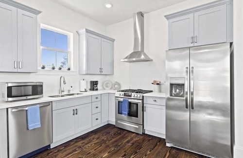Dillard House | Modern 4BD w Pool | Driveway Parking |Large Outdoor