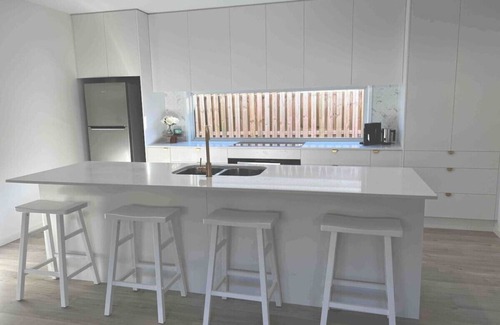 Bundamba House | Modern 4bedroom home charming family friendly Ipswich home