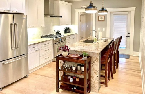 Old Fourth Ward House | Modern 4BR 2BA Home w/ Porch Swing - Walk&Bike