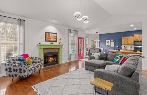 Bentonville House | Modern 4BR Bike Retreat – Steps from Coler Trails